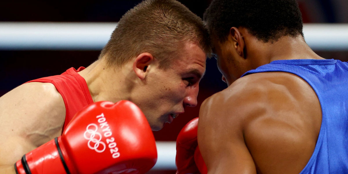 Скандал в финале Олимпиады: у боксера Хижняка судьи "забрали золото" и отдали бразильцу 