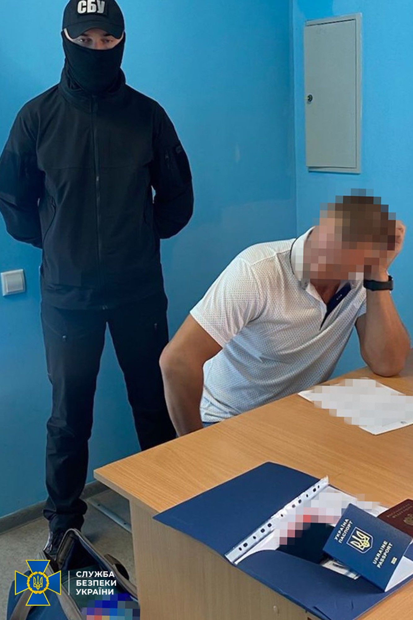 Контрразведчики СБУ задержали "замдиректора" аэропорта Симферополь, помогавшего захватывать Крым