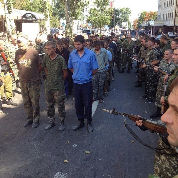 Советник Авакова: "Парад пленных" в Донецке от ДНР мог быть ненастоящим