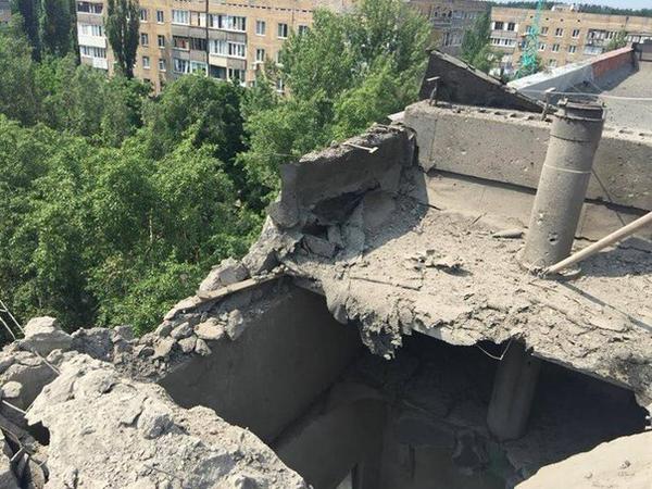 Донецк в огне: ранены 60 мирных жителей, разрушены дома, город в дыму