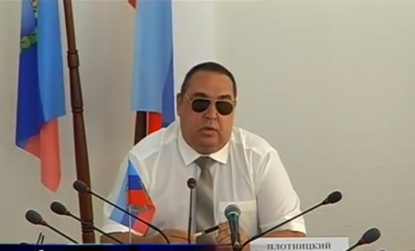 Плотницкий в очках и похожий на рэпера Psy внезапно приехал в Луганск - новый образ главаря боевиков подняли на смех