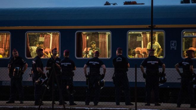 Мигрантский кризис: Напряженные противостояния в Венгрии продолжается уже второй день