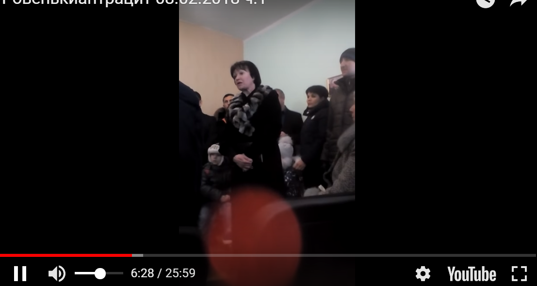 "Отдайте зарплату!" - опубликовано видео, как на оккупированном Донбассе жены шахтеров устроили бунт. Ответ начальства возмутил людей