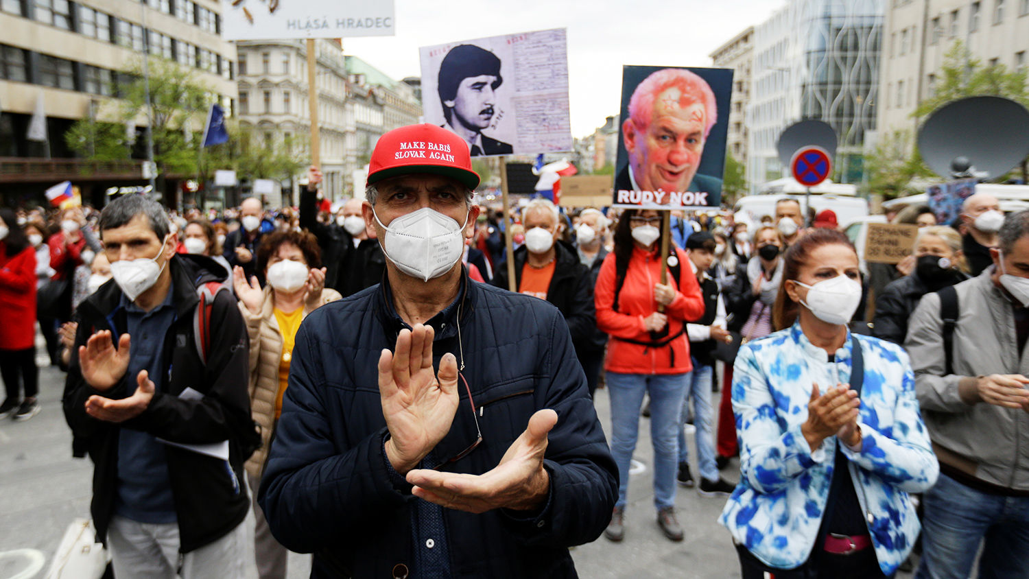 "Хватит нам России", - в Чехии устроили массовый протест против Земана