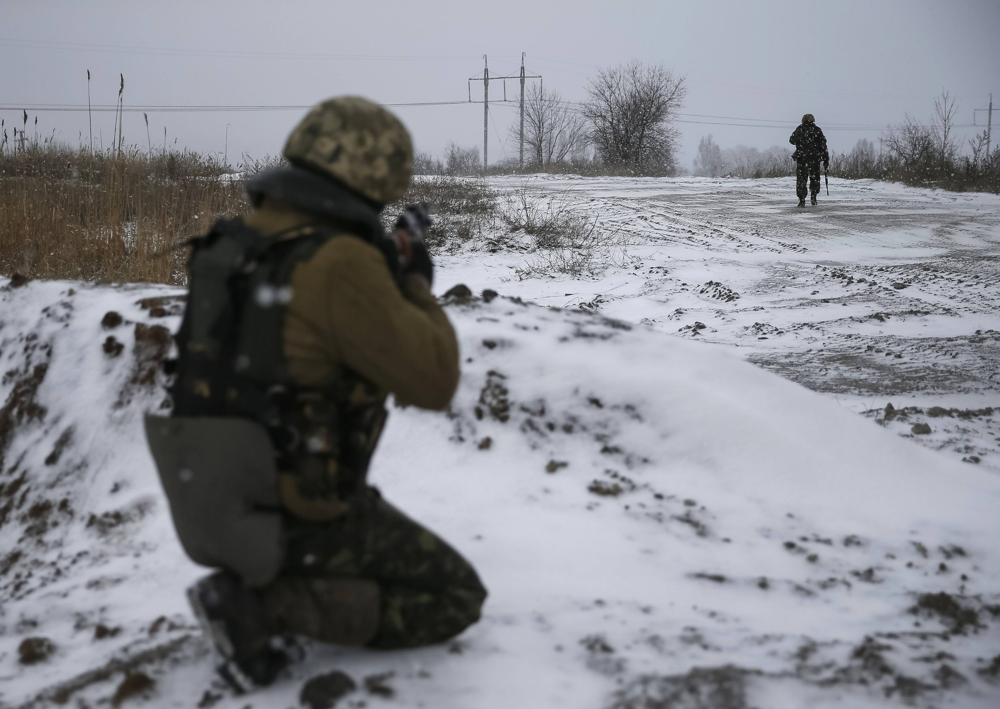 В оккупированном Дебальцево школьников учат быть похожими на террориста "Толстого" – кадры