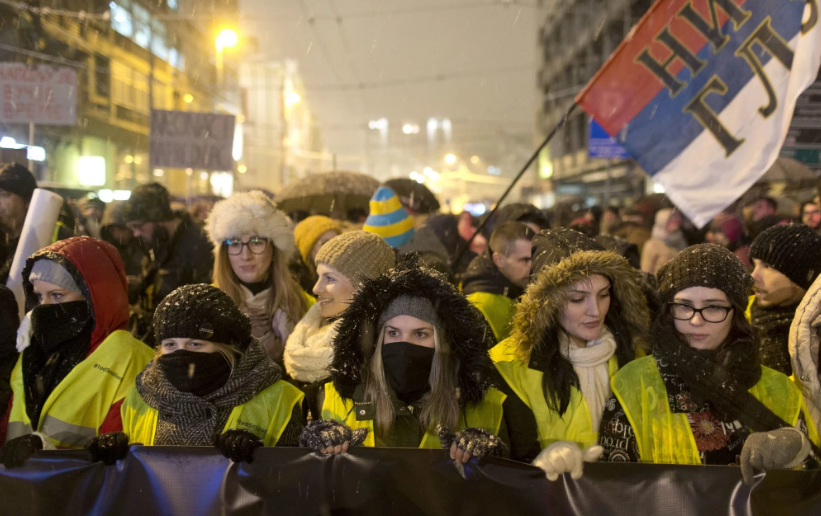 Громкие митинги в Сербии: тысячи людей вышли на улицы, требуя отставки пророссийского президента Вучича, - кадры 