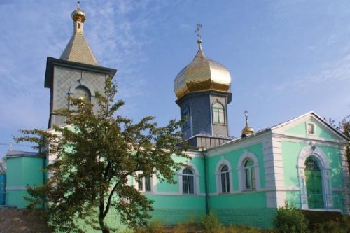 В Кировском Донецкой области обстреляли храм и больницу, есть погибшие