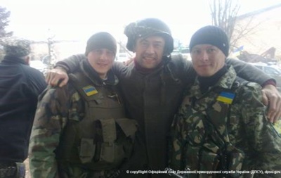 Российский актер посетил украинских пограничников в зоне АТО