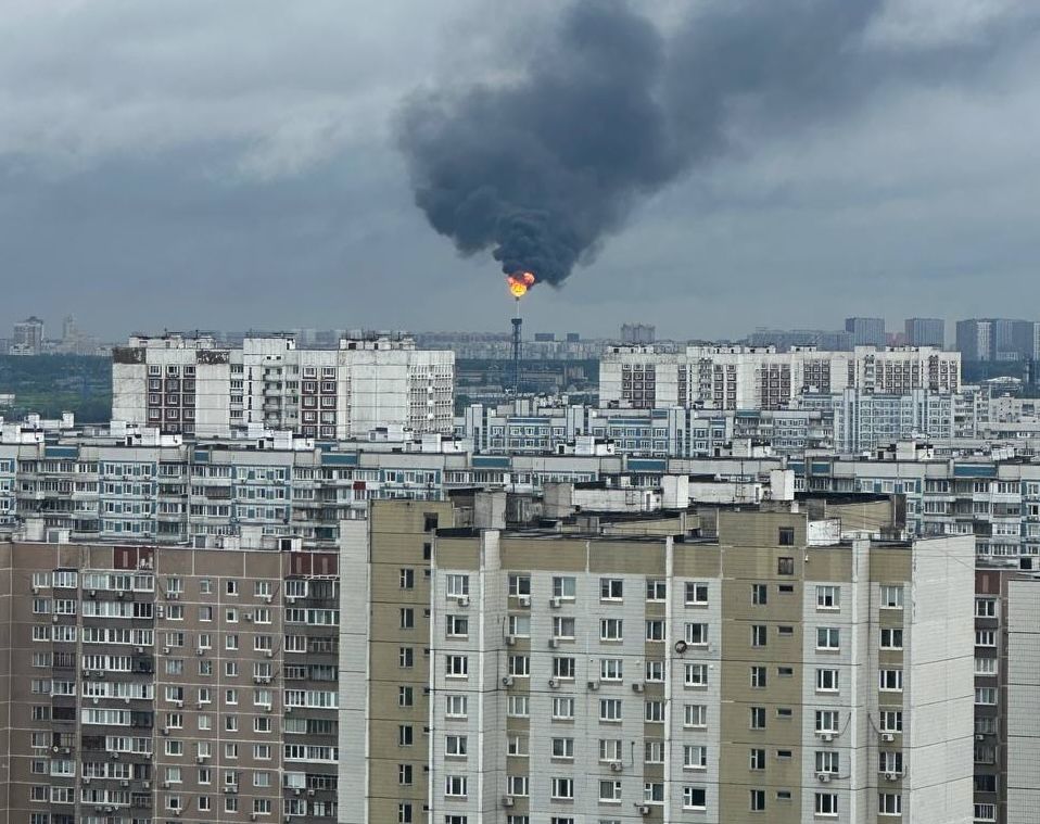 Дроны Украины прорвали 5 линий ПВО Москвы – горит стратегический НПЗ