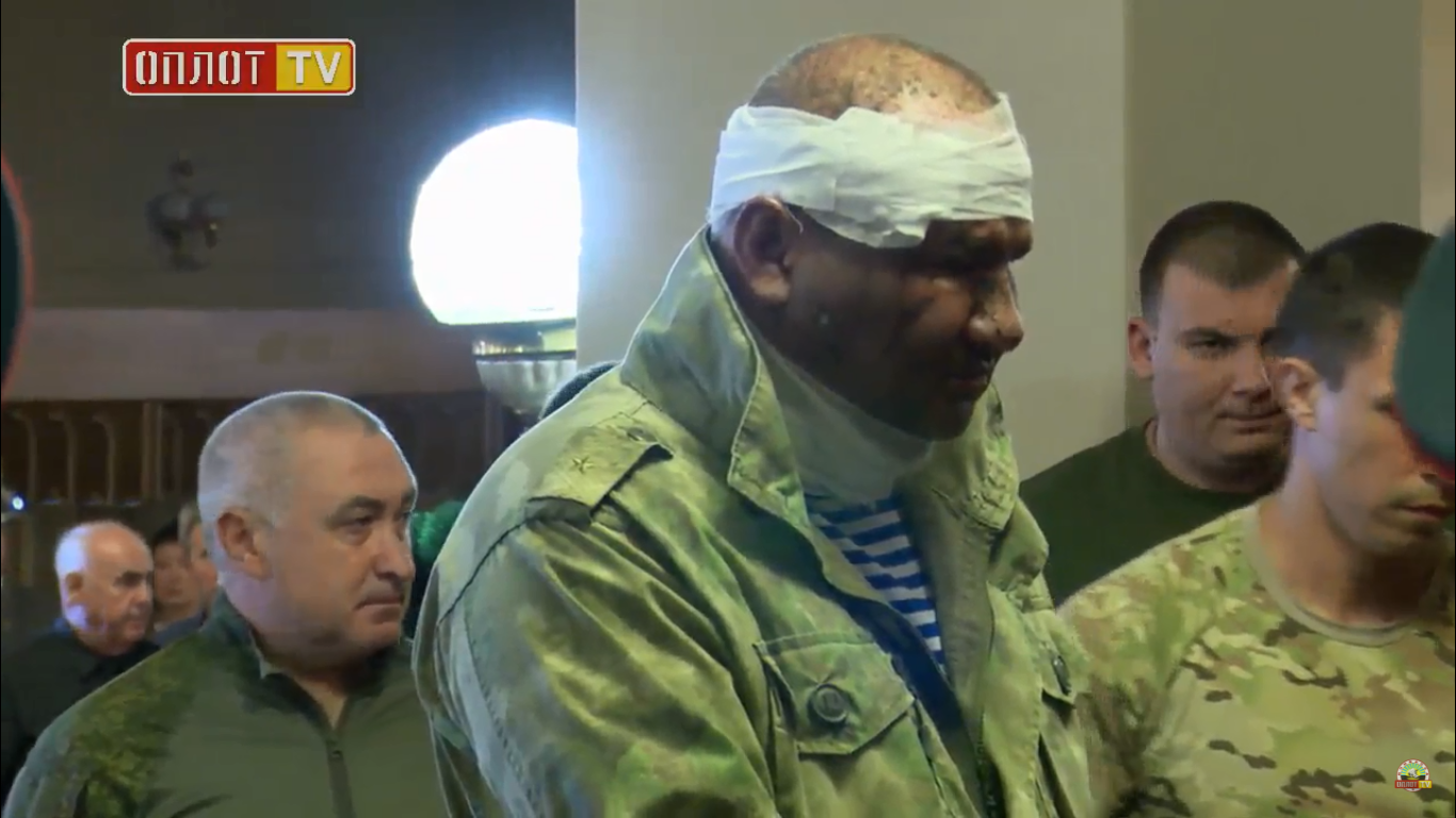 "Ташкент" выжил после взрыва Захарченко в Донецке и пришел на похороны: фото боевика потрясло Сеть