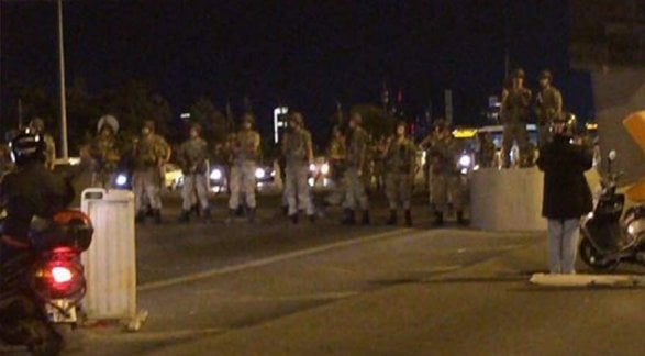 Мэр Анкары поддержал военный переворот и призвал жителей города выйти на улицы