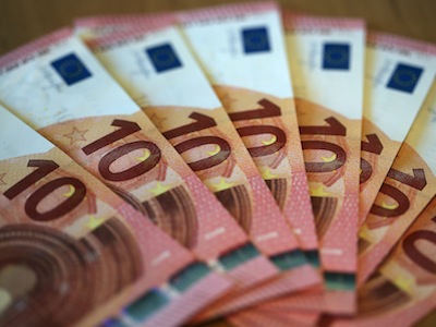 Центробанк РФ: Официальный курс евро превысил 67 рублей