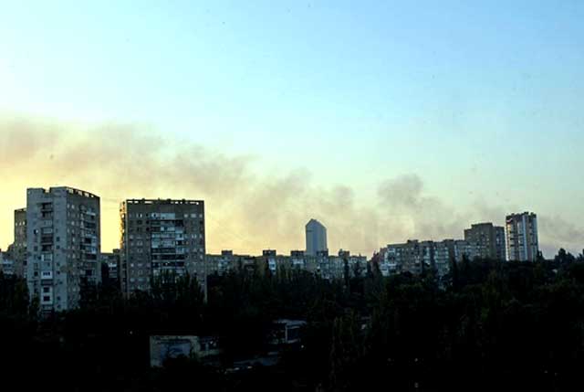 В Донецке в районе ботанического сада стрельба, виден столб дыма, - соцсети