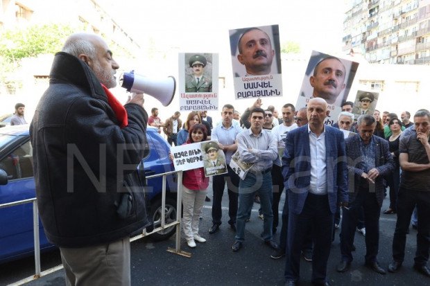 Армяне проигнорировали призыв Пашиняна прекратить митинги - в Ереване снова протесты