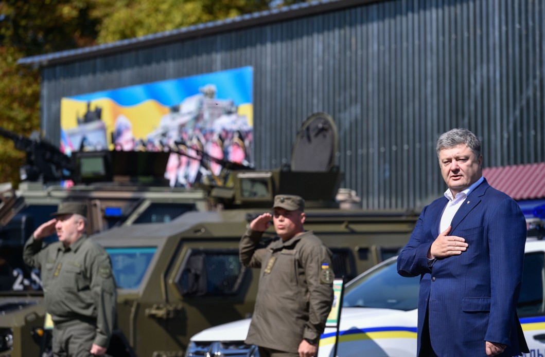 Мощная речь  Порошенко к бойцам Нацгвардии на Виннитчине: "Мы  виделись у Дебальцево, нацгвардейцы обороняли ДАП. Благодаря вашему мужеству Украина защищена надежно", - кадры