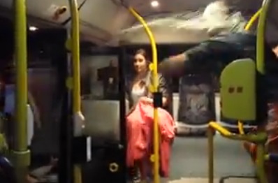 В польском автобусе подрались украинцы и поляки - "Отдайте ботинки!" - "Отдайте Львов!"