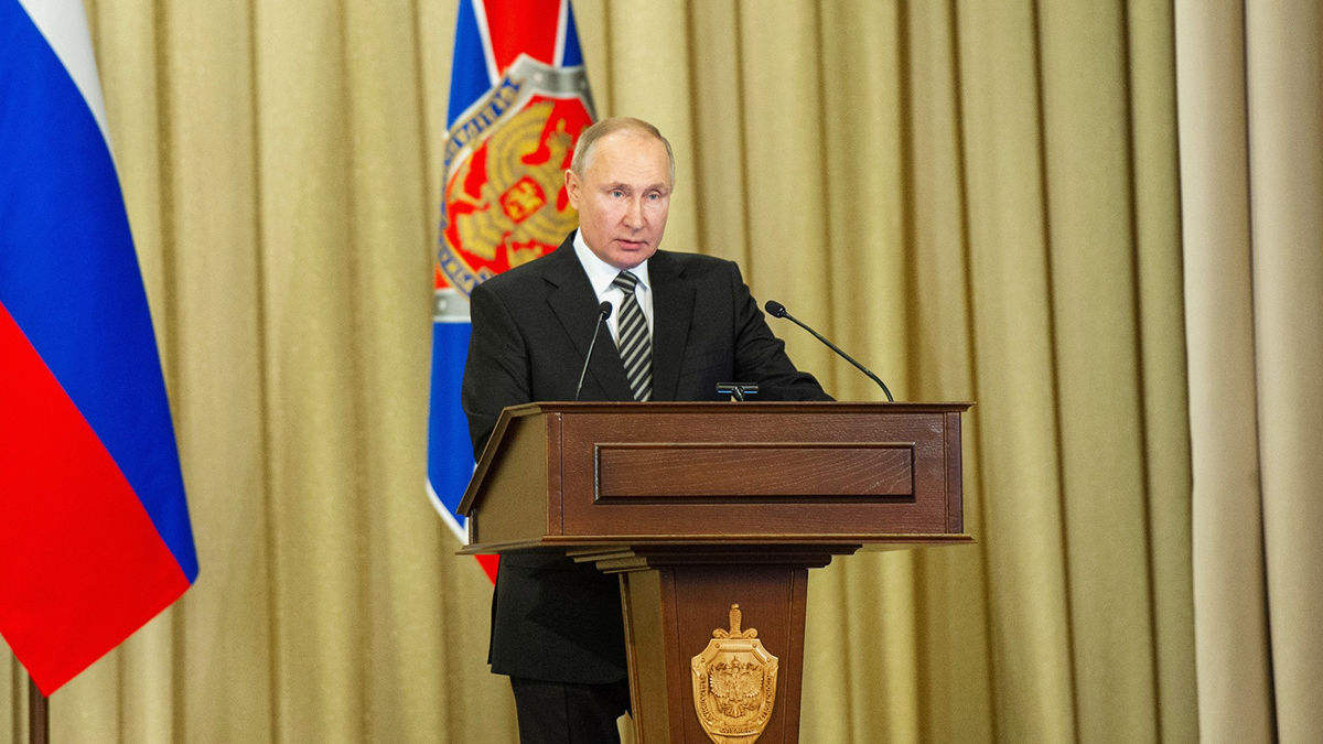 Путін висловився про ситуацію на Донбасі та нагадав НАТО про "червоні лінії"