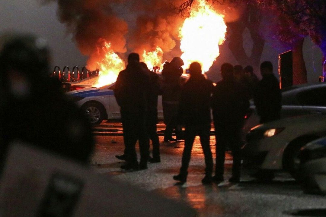 ​Силовики Токаева начали зачистку Алматы от протестующих - идет “антитеррористическая операция”