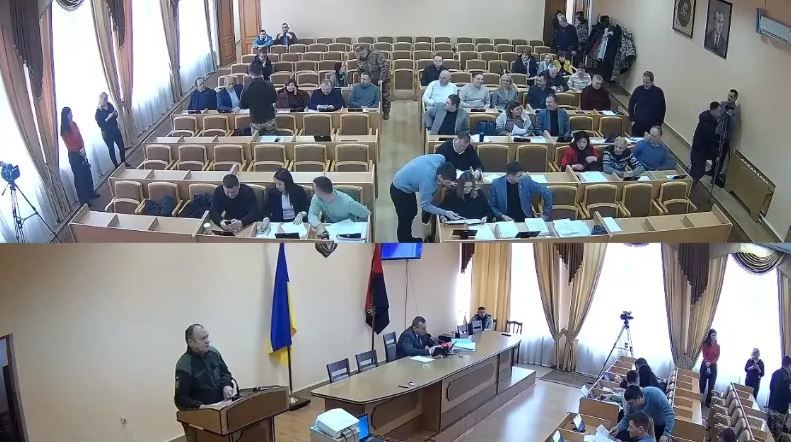 "Два года вас ищем", - во Львовской области депутатам раздали повестки в ТЦК во время сессии