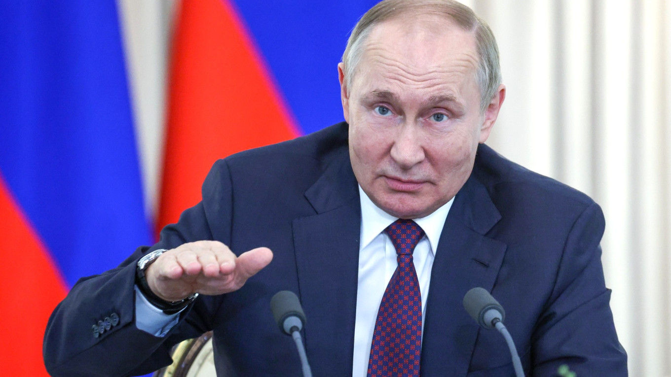 Как Путин отреагировал на сдачу Херсона, который он грозился защищать ядерным оружием 