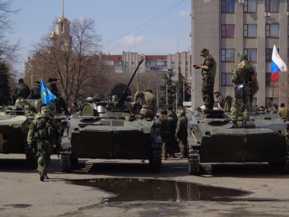 В "мэрии" Донецка перекрытие центра города вооруженными людьми объяснили "техническими причинами"