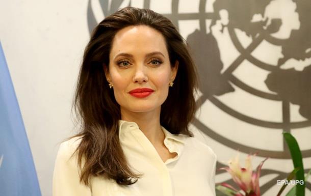 СМИ: Анджелина Джоли срочно госпитализирована, все очень плохо