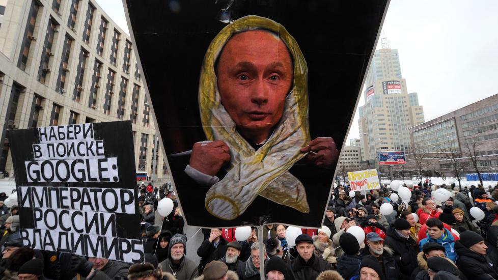 Дозапрещались: Путин и Медведев вынуждены будут использовать отечественные презервативы