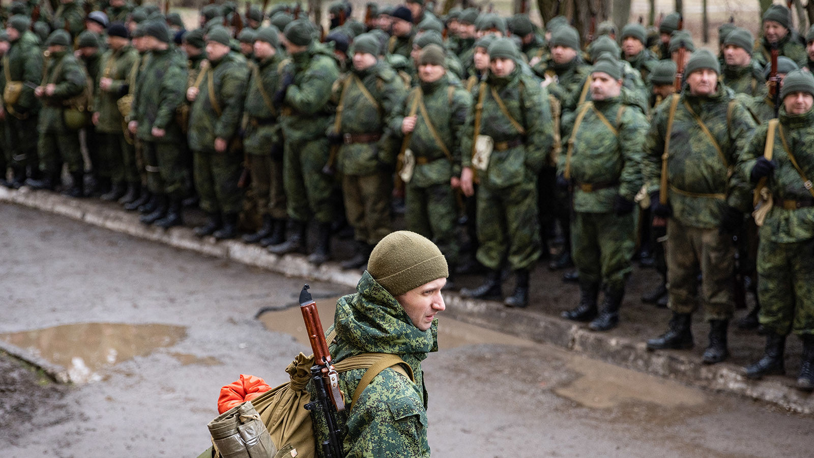 "Замість туалету дірка у підлозі, холодно та темно", – "мобіки" РФ показали, як їдуть воювати