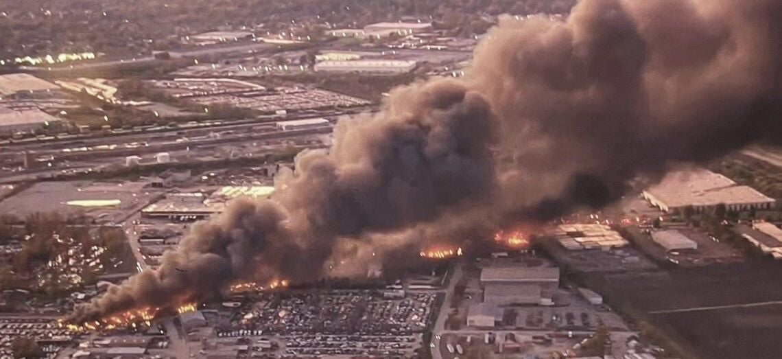 "Слишком большой пожар": что известно о жутком крушении грузового самолета MD-11 в США – ВВС