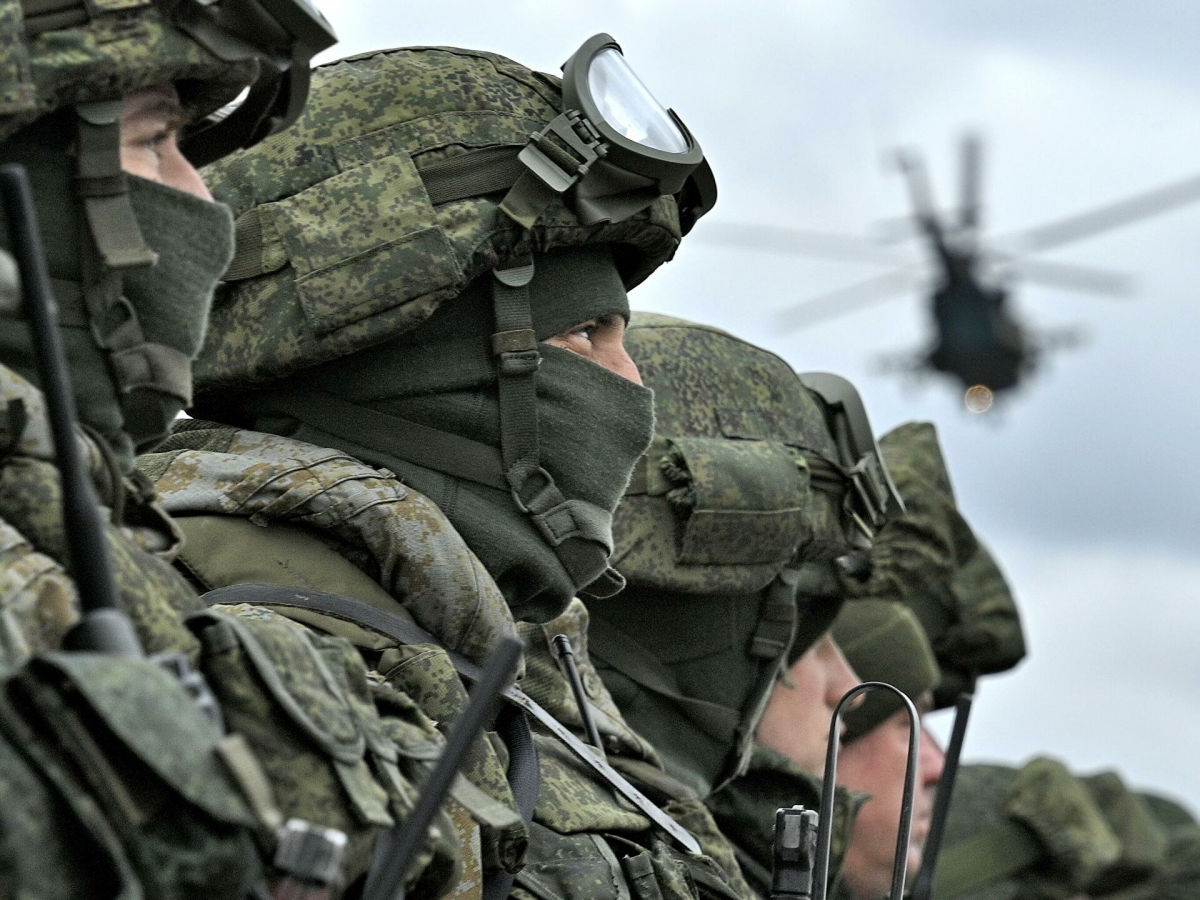 Російських солдатів перевдягають у форму ЗС Білорусі для атаки на Україну