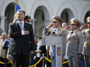 Актуальная классика: президент Порошенко, открывая парад, процитировал Маяковского