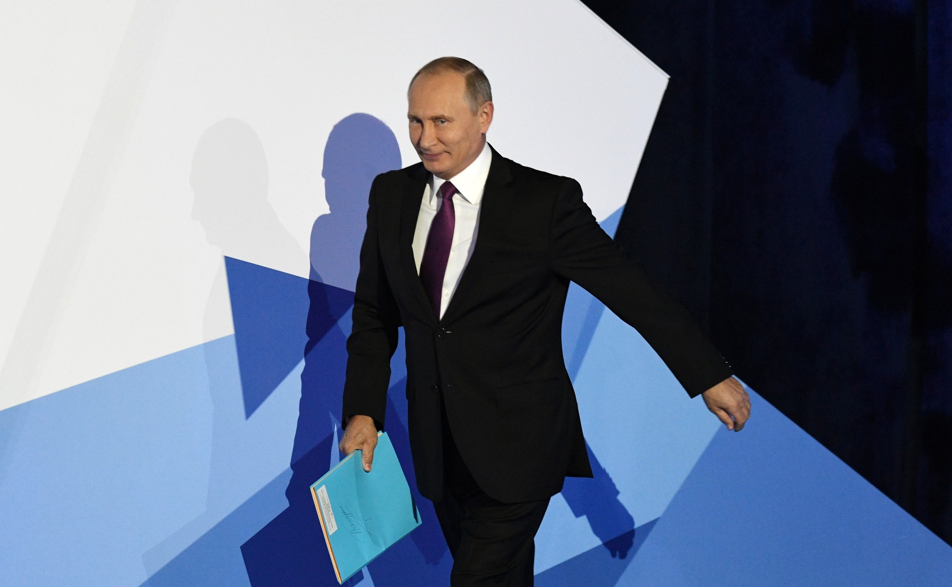 ​"Придется пересесть на "Ладу"", - "юморист" Путин выдал странный анекдот в ответ на неловкий вопрос о собственном будущем