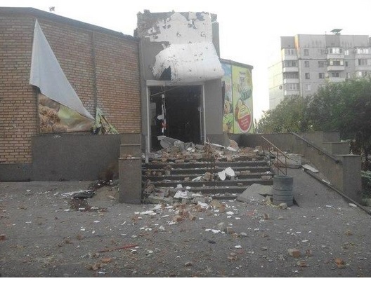 Последствия обстрела Гладковки: попадания в жилые дома, уничтоженный магазин  
