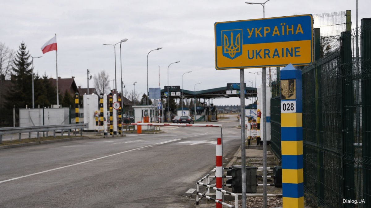 Украинцев массово разворачивают на границе с Польшей – названы причины