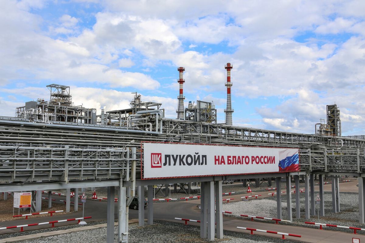 ​Пятый за апрель НПЗ России встал после атаки украинских дронов - СМИ