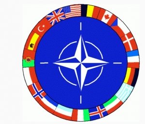 Коморовский: в ответ на политику России НАТО нужно менять военную доктрину