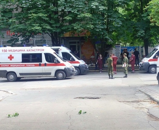 Опубликованы фото и видео с места кровавого взрыва  в оккупированном Луганске: через 15 минут после ЧП прогремел второй сильный взрыв, город в большой панике - кадры