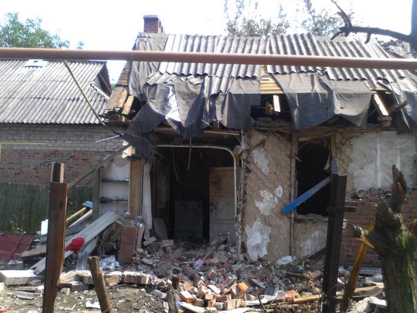 В ДНР сообщили, что в ходе обстрела Горловки разрушена школа и жилые дома, есть погибшие и раненые