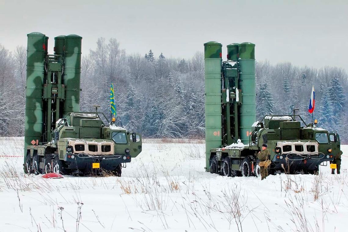 ​Россия продолжает наращивать военную силу в Крыму и Беларуси: опубликованы спутниковые снимки