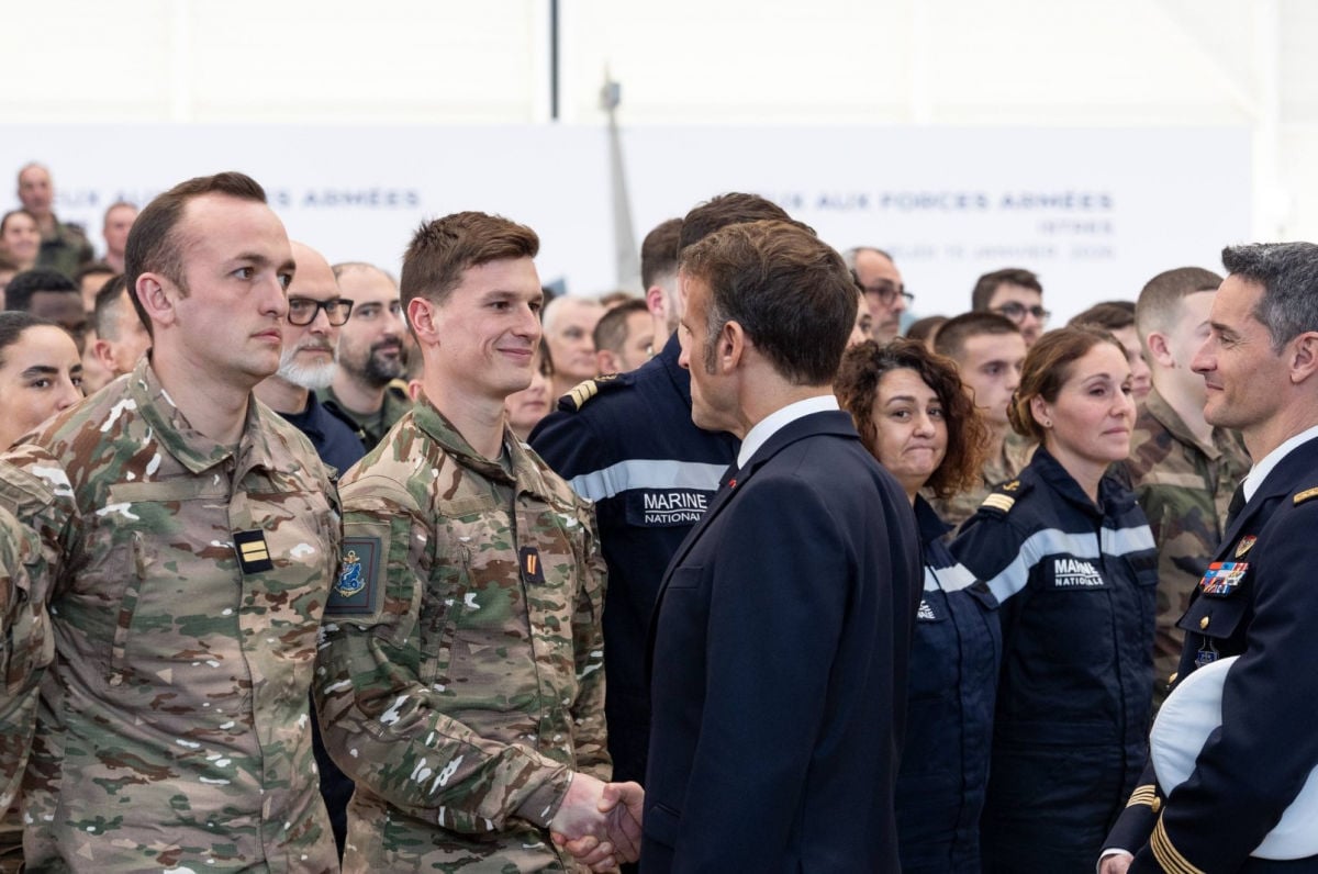 Макрон спешит использовать "последний шанс" накрыть Европу "ядерным зонтиком" – Politico