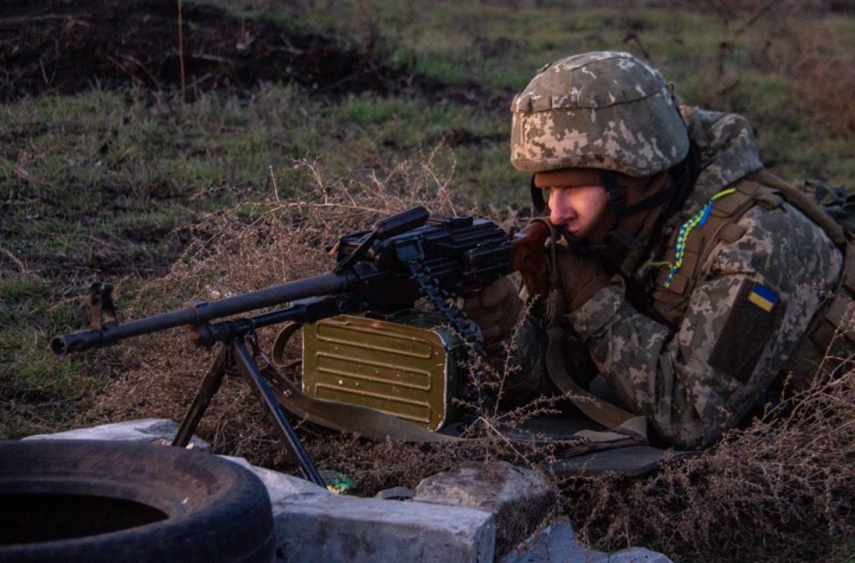 Морпехи ВСУ "уничтожили" огневые точки врага на Донбассе сверхточными ударами