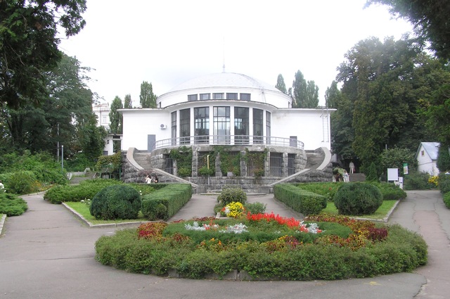 Ремонтные работы ограждения Ботанического сада в Киеве продлятся до декабря 2015 года