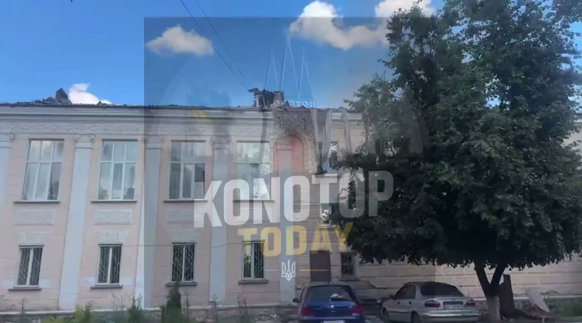 Армия РФ нанесла удар по центру Конотопа – поврежден кинотеатр, тяжело ранены мирные жители