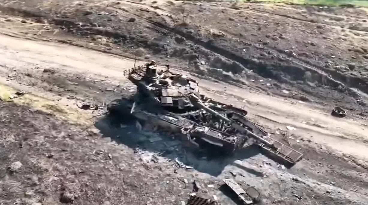 Армия Путина за сутки "потеряла" пять новейших Т-90 и почти 200 оккупантов: подробности от ВСУ