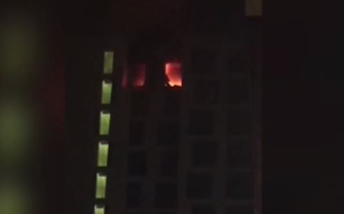 В подмосковной Балашихе от взрыва в многоэтажке рухнула крыша: погибли люди, полыхает квартира - видео