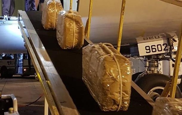 Жандармерия Аргентины: Россия врет, именно президентский самолет забирал кокаин — кадры