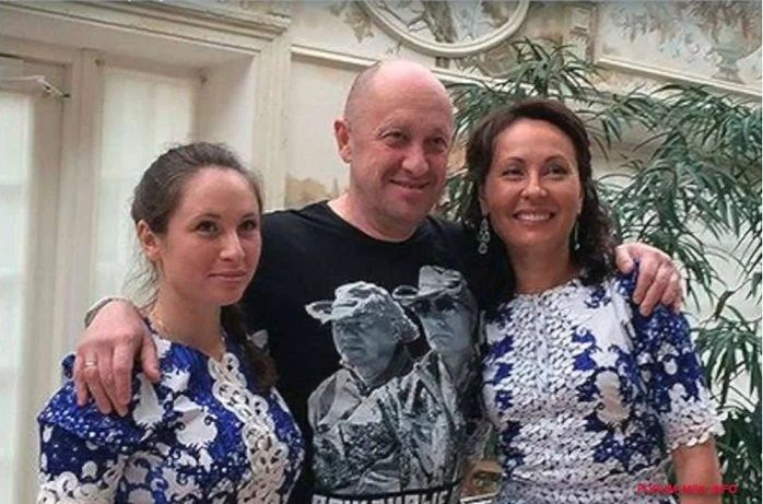 Дочь и жена Пригожина засветились на его могиле: в Интернете появилось видео с камер