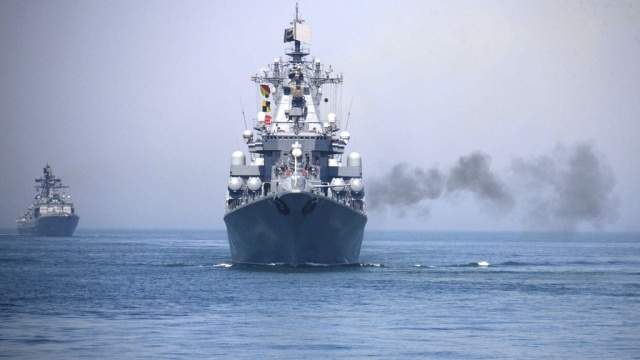 Китайские и российские военные корабли прибыли сегодня в Средиземном море
