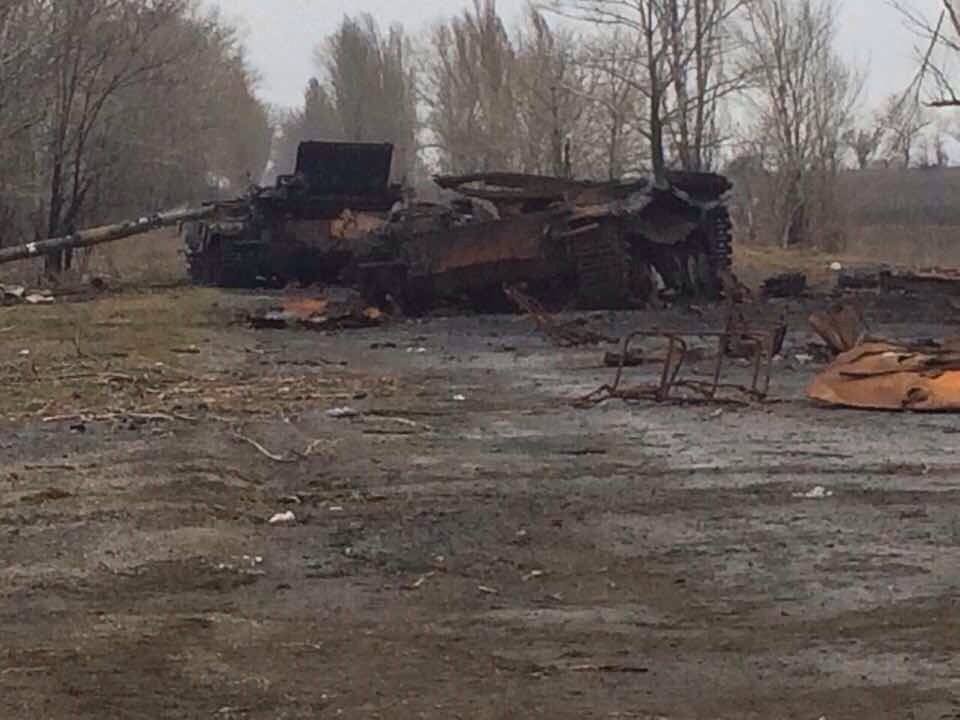 Под Новоазовском украинские партизаны минами уничтожили два российских танка с экипажем