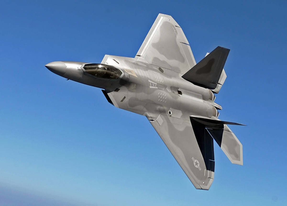 Ответный "удар" США на поставки С-300 в Сирию: сверхмощные истребители F-22 могут атаковать российские ЗРК - СМИ 
